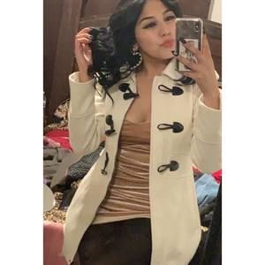 Meet your Posher, Dania